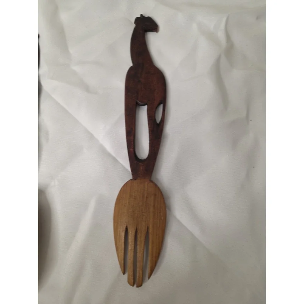 HAND CARVED WOODEN GIRAFFE SALAD TOSS SERVING SET‎